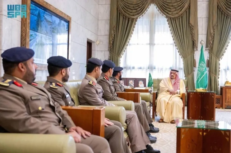 استقبال أمير الرياض لمدير الدفاع المدني في المنطقة