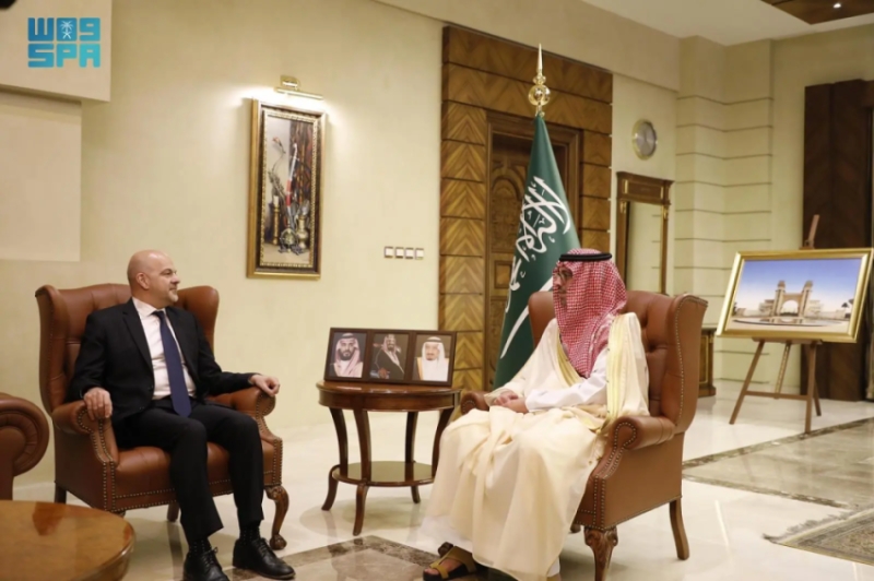 استقبال محافظ جدة للقنصل