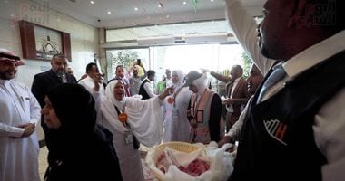 ورود وأناشيد وفرحة.. استقبال