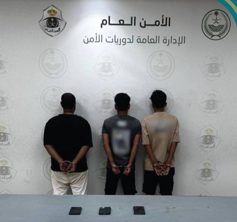 اعتقال ثلاثة مقيمين حاولوا