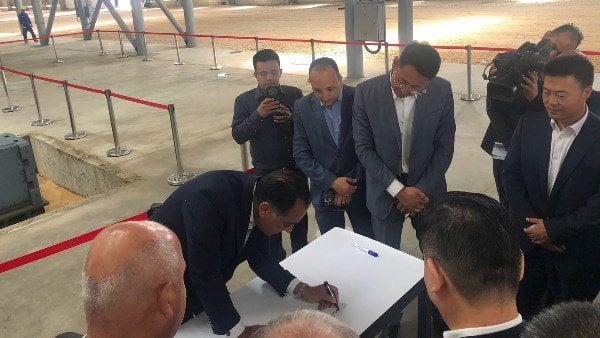 افتتاح مصنع أنابيب حديد