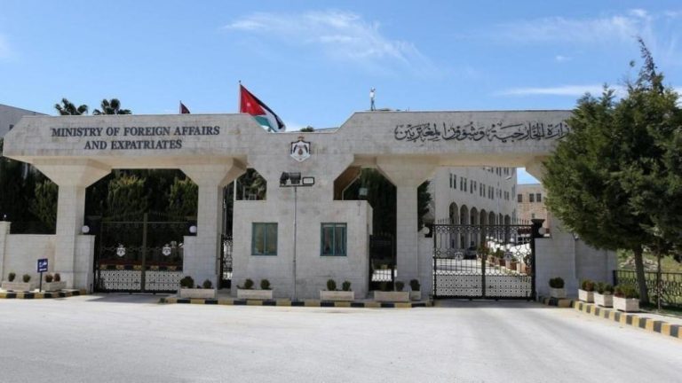 الأردن يندد بشدة باقتحامات المسجد الأقصى ومحاولات إدخال “قربان” إلى باحاته