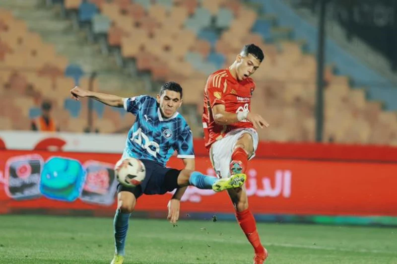 الأهلي يخطف الصدارة بعد