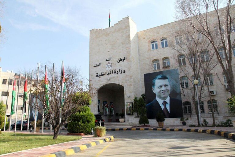 الإفراج عن 390 موقوفاً إدارياً بتوجيه من وزير الداخلية