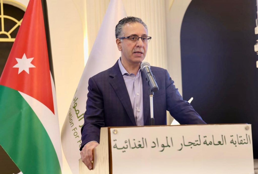 القضاة: الحكومة ملتزمة بدعم