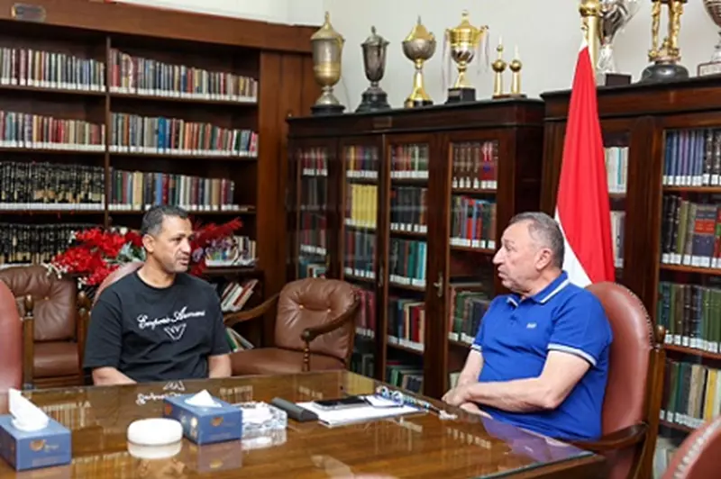 الخطيب يكرم قمصان ويشيد