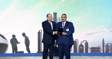 الرئيس السيسى يمنح أوسمة