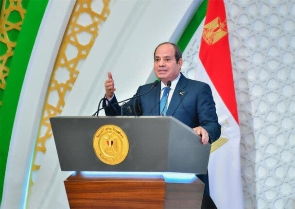 السيسي يشيد بدور رئيس