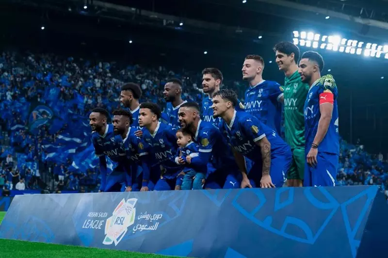 "أحدهم ساعده بفريق 17
