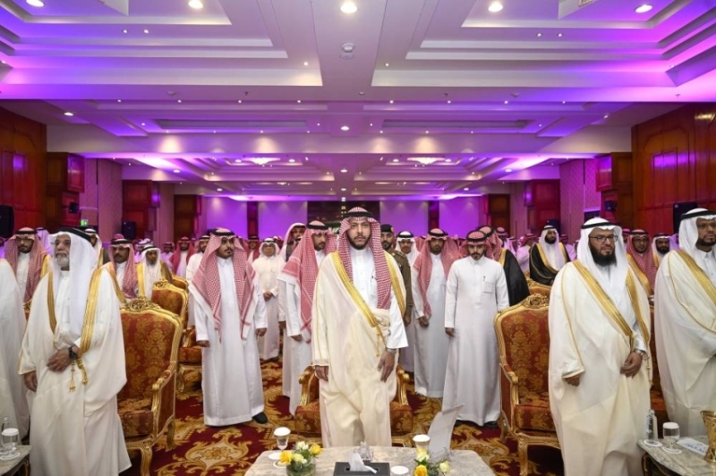 المحافظ يشهد زفاف 100