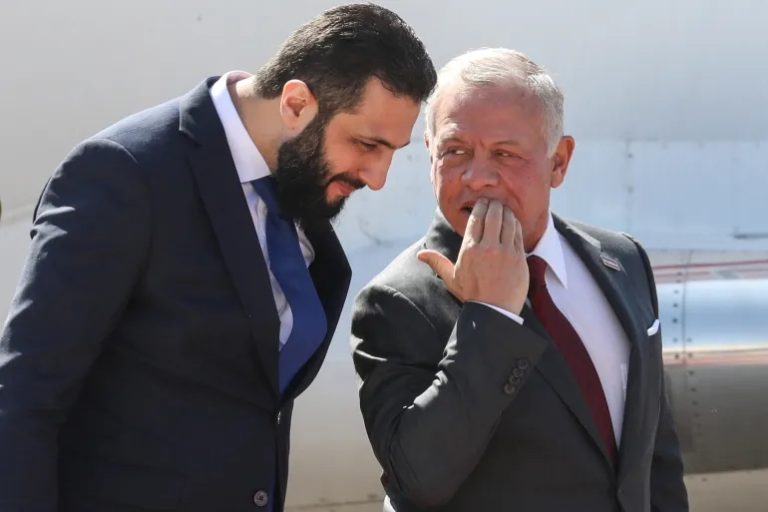 الملك والشرع يدعمان جهود تحقيق الاستقرار في الجنوب السوري وتعزيز العلاقات الثنائية