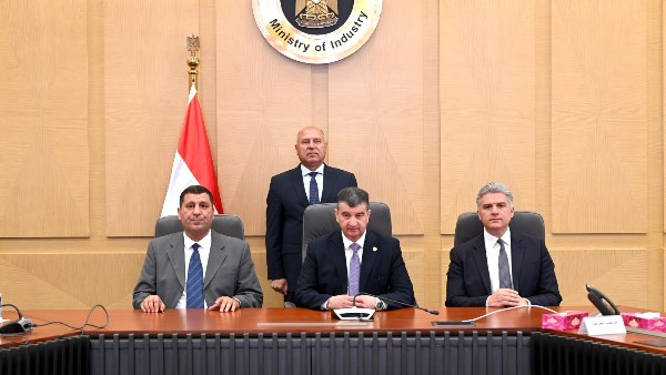 النقل تبرم عقدًا مهمًا