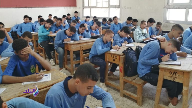 امتحانات أبناؤنا في الخارج تبدأ اليوم والطلاب يواجهون تحدي اللغة العربية
