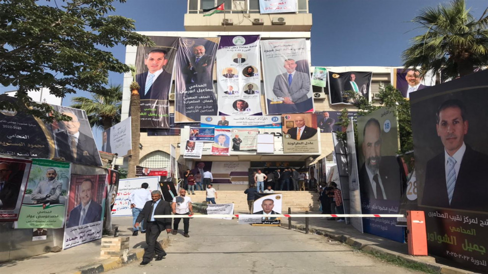 أكثر من 17 ألف