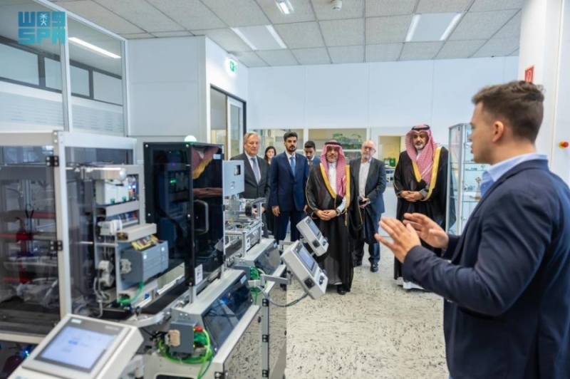 بحث فرص التعاون في