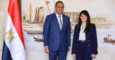 بحث وزيرة التخطيط مع