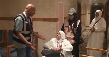 بسيارة وضابطة ترافقها.. بعثة