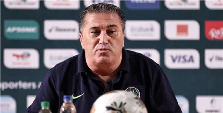 «معايا 12 لاعب فقط»..