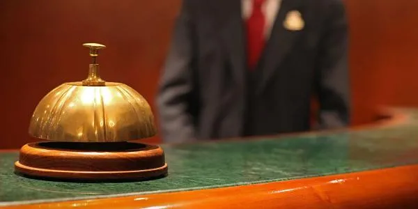 الخدمات العامة: ظروف العاملين بالقطاع السياحي في تراجع مستمر منذ 5 سنوات