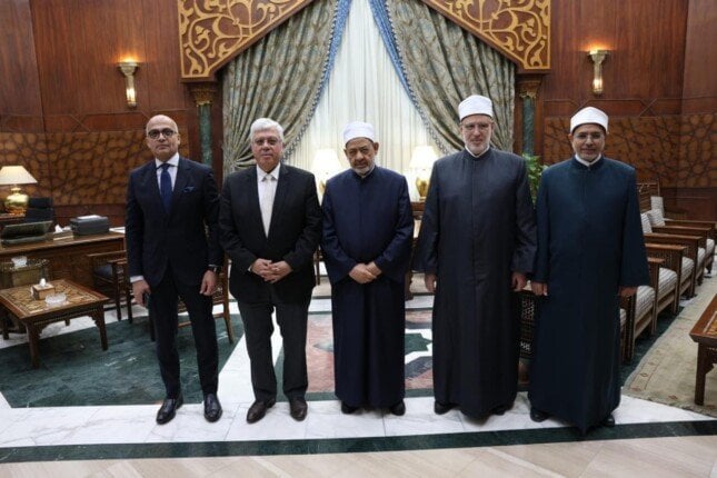 تعاون تاريخي بين شيخ
