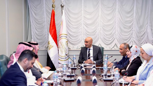 تعاون مرتقب بين وزير