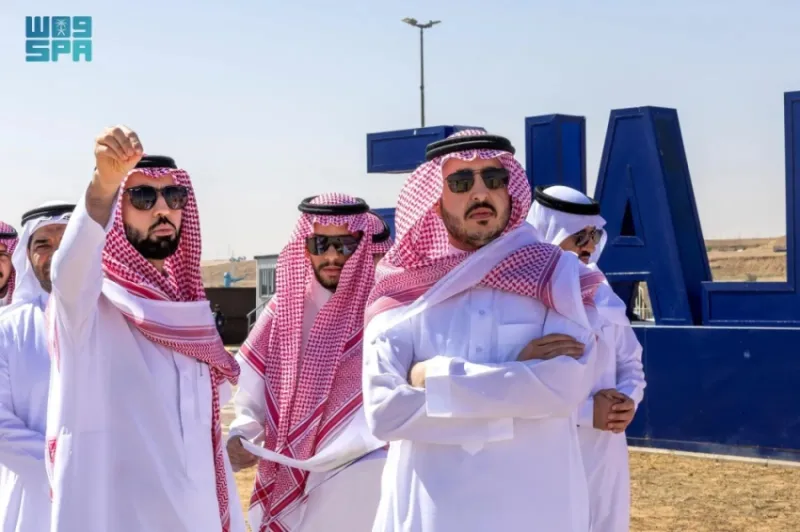تفقد أمير الجوف مشروع داون تاون في بحيرة دومة الجندل