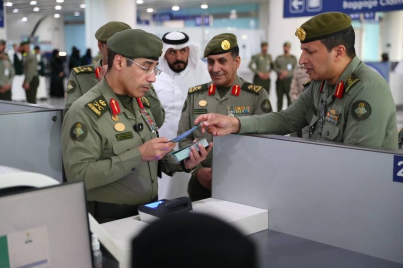 تفقد اللواء المربع جوازات