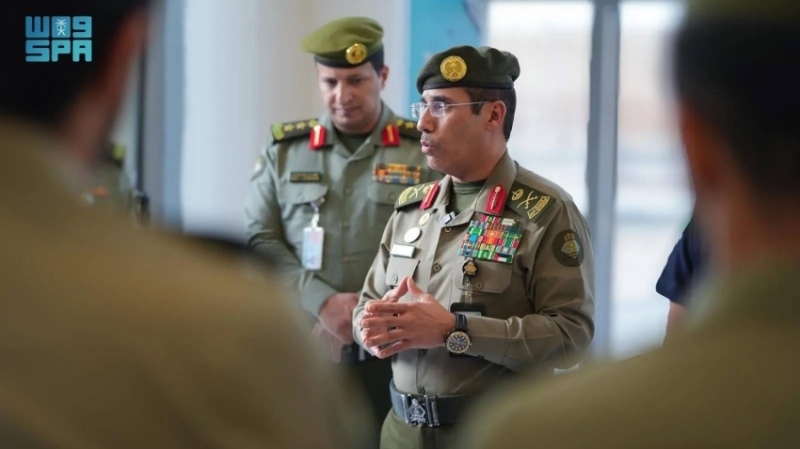 تفقد اللواء المربع جوازات