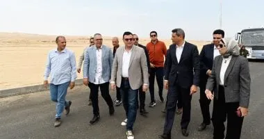 وزير الإسكان يتفقد مشروع "الإسكان الحر" بمدينة السويس الجديدة
