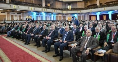 جامعة القاهرة تكرم وزير