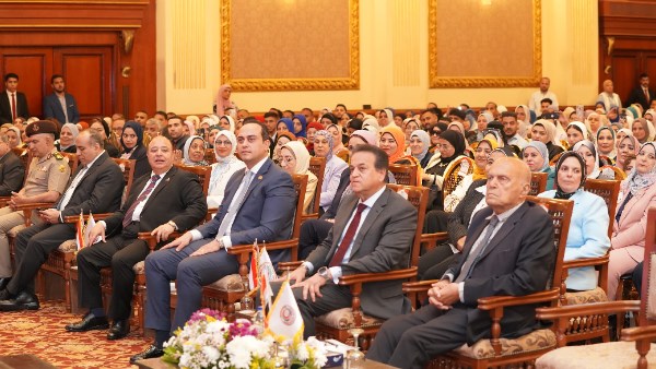 تمريض مصري حاضر في