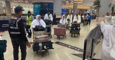 حجاجنا يصلّون بالمسجد النبوى