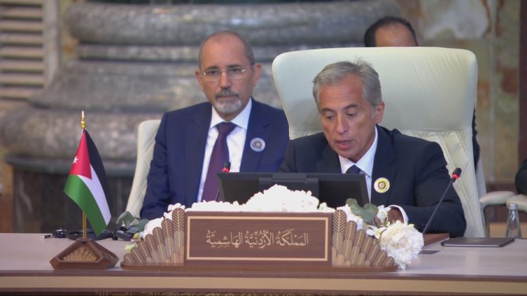 حسان يمثل الملك في القمة العربية: معاناة الناجين من غزة مستمرة بالجوع والعطش
