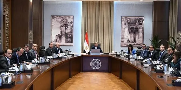 رئيس الوزراء يراقب جهود لجنة الدين العام الخارجي والاقتراض
