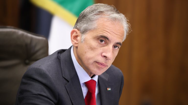 رئيس الوزراء يمثل الملك في القمة العربية ببغداد السبت