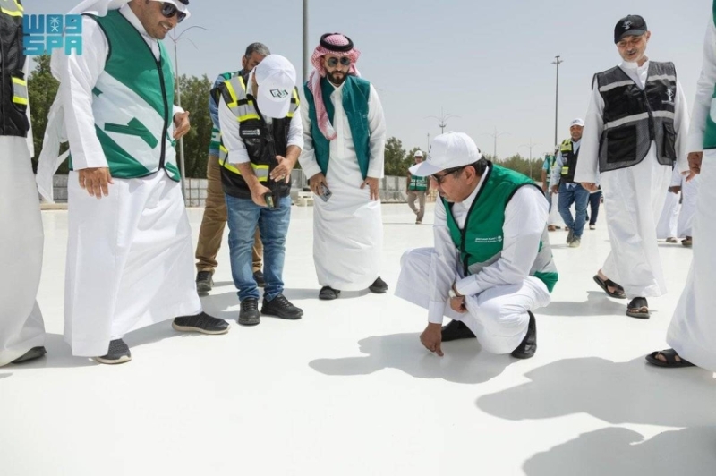 رئيس هيئة الطرق يستعرض