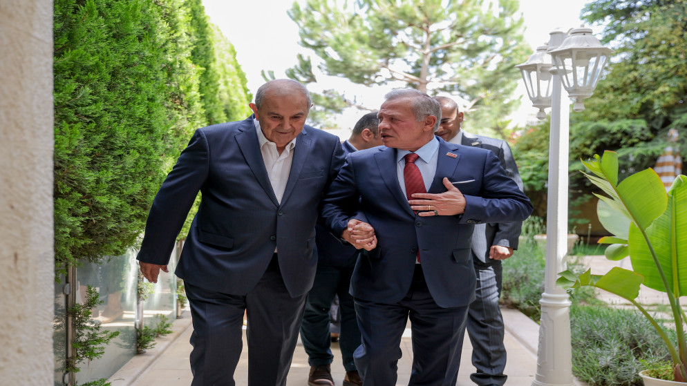 الملك يزور إياد علاوي