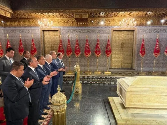زيارة وزير الخارجية لضريح العاهل محمد الخامس والحسن الثاني في المغرب