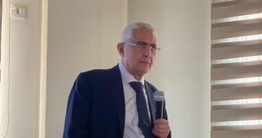 حاصل على الدكتوراة من