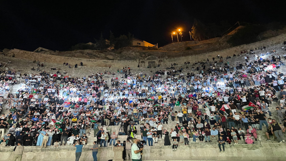 الألعاب النارية تزين سماء