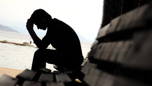شاب يودع أسرته برسالة