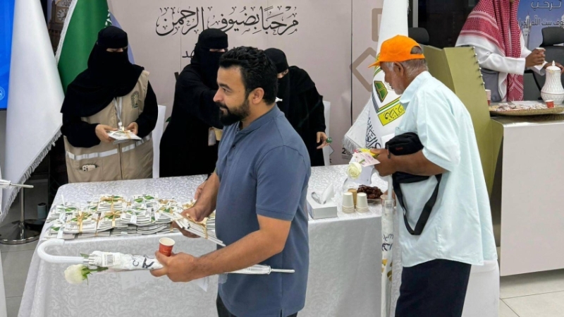 "ضيافة سعودية" تُرحب بحجاج