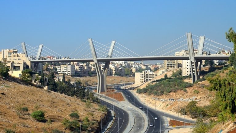 طقس حار نسبياً في معظم المناطق الأحد