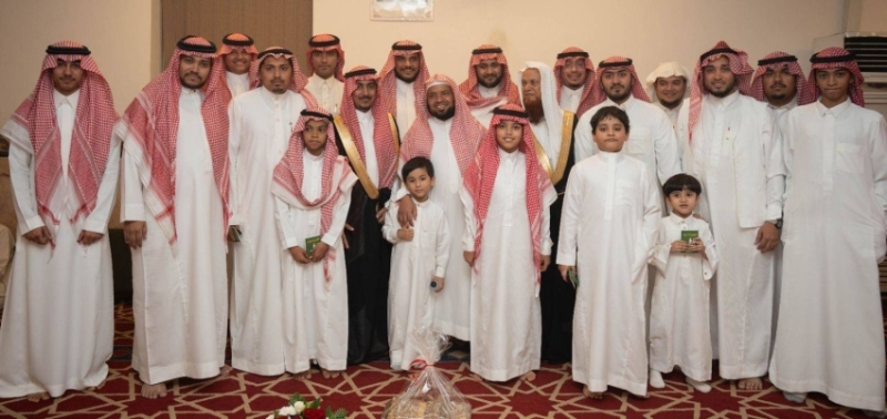 عزيز يعلن عقد قرانه