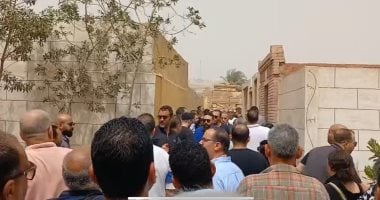 منهار وبيسلم على الناس..