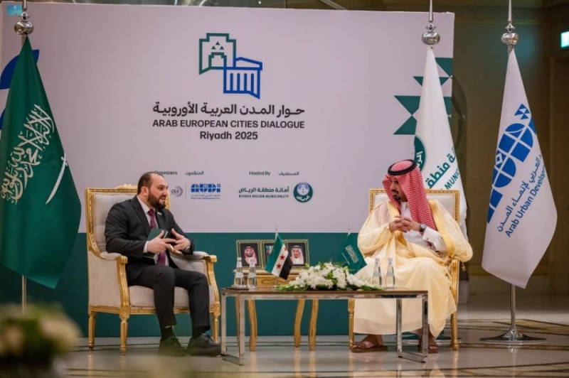 عياف والعمداء يتناولون قضايا