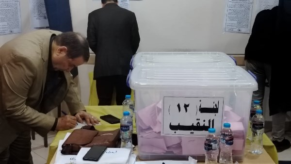 فرز الأصوات يبدأ في