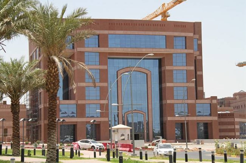 فرص عمل متاحة بجامعة