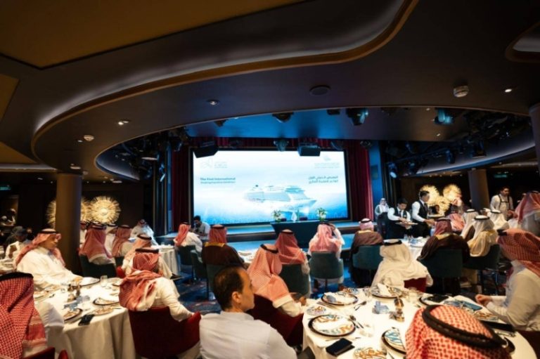 فرص محلية تتمحور حول العالم في أول معرض امتياز عائم