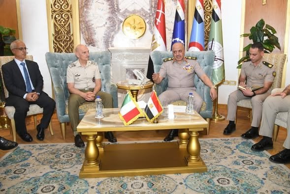 لقاء بين الفريق أحمد